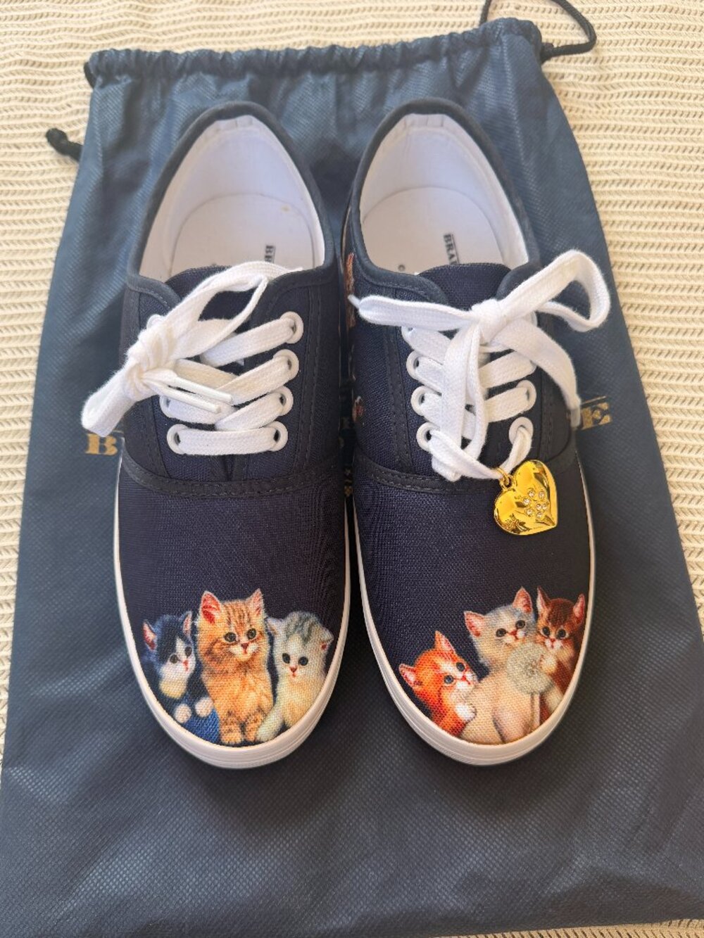 New The Bradford Exchange Size 6.5 Navy Blue Cat Women's Canvas Sneakers w/Charm